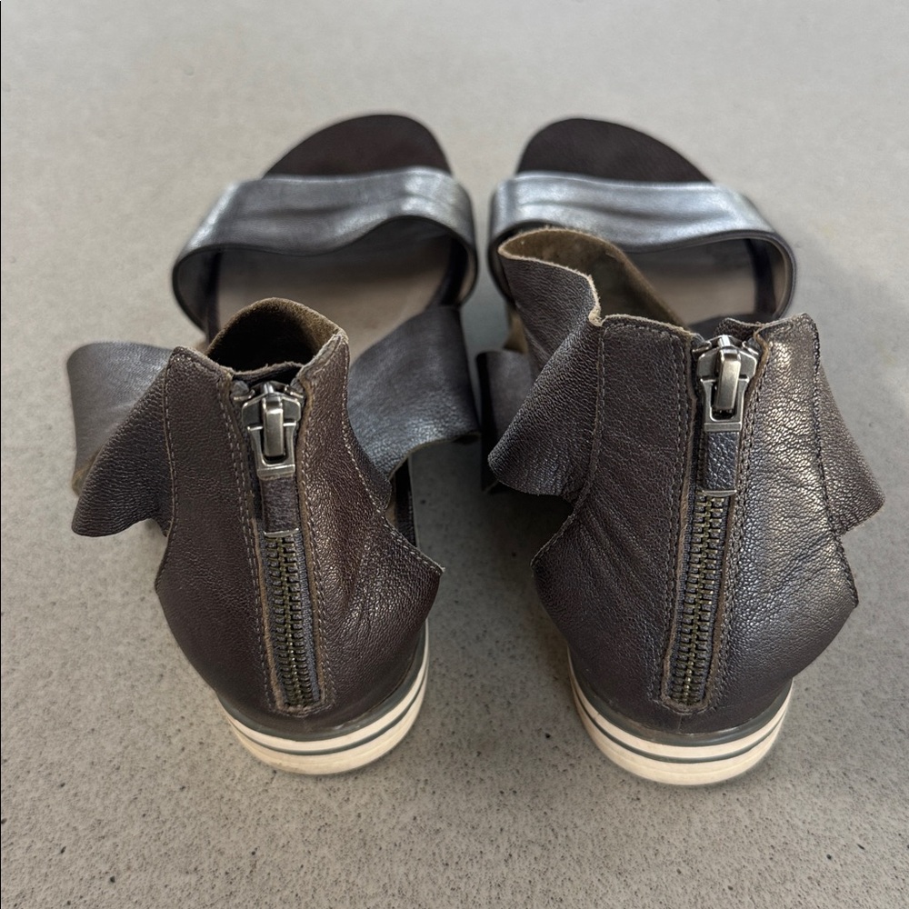 EILEEN FISHER size 9 - Picture 4 of 6